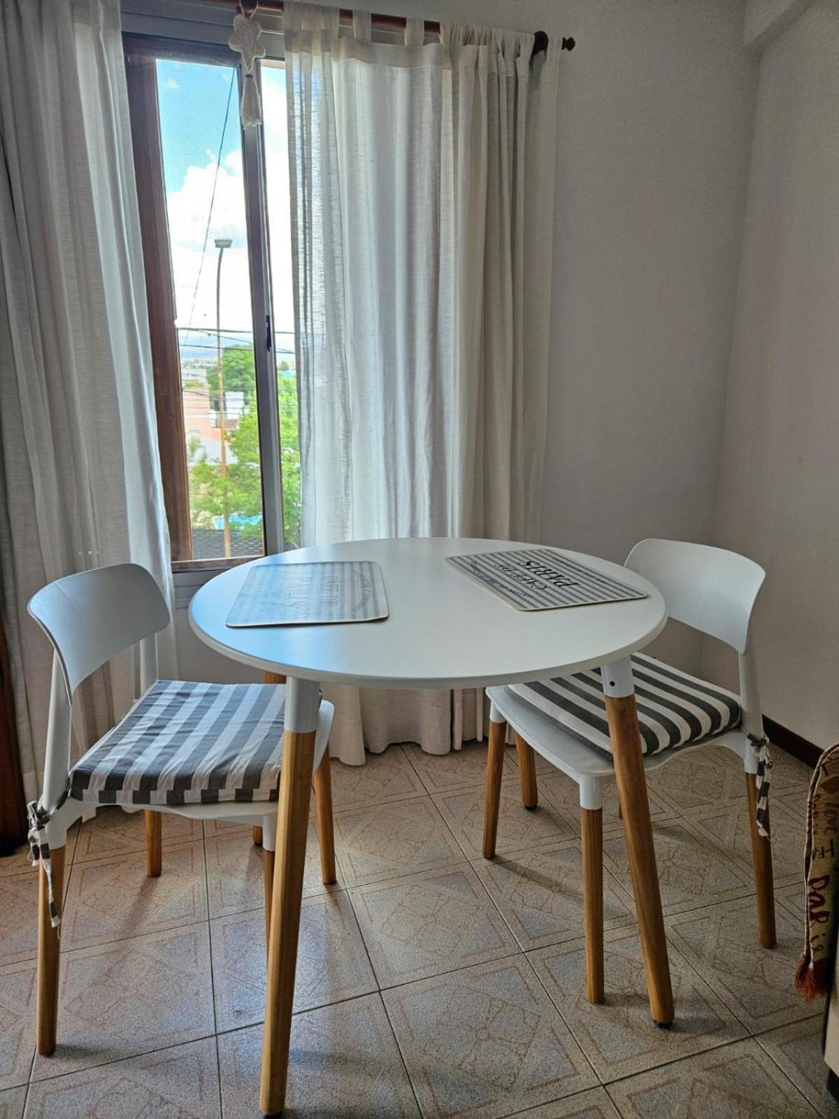 Dpto 2 Personas Con Cochera, Excelente Ubicacion! Apartment *
